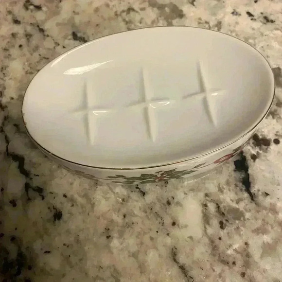 Vintage Christmas Holiday Soap Dish with red ribbon holly berries with gold trim - Picture 4 of 5